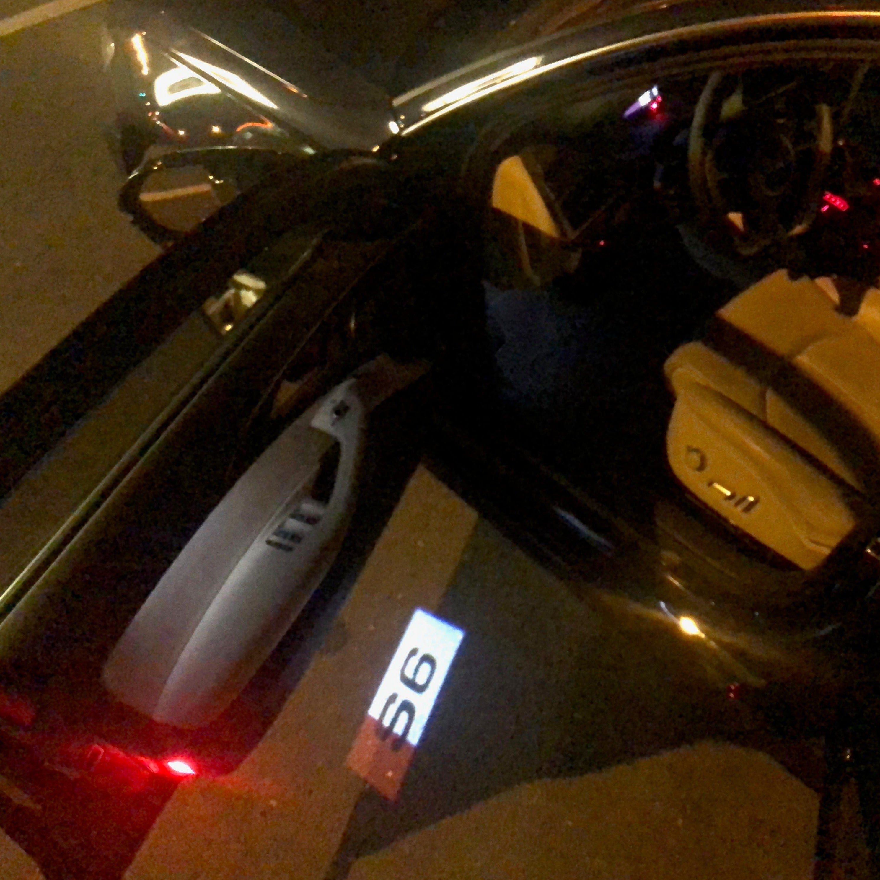 AUDI LOGO PROJECTOT LIGHTS Nr.133 (الكمية 1 = 2 Logo Films /2 أضواء الباب)