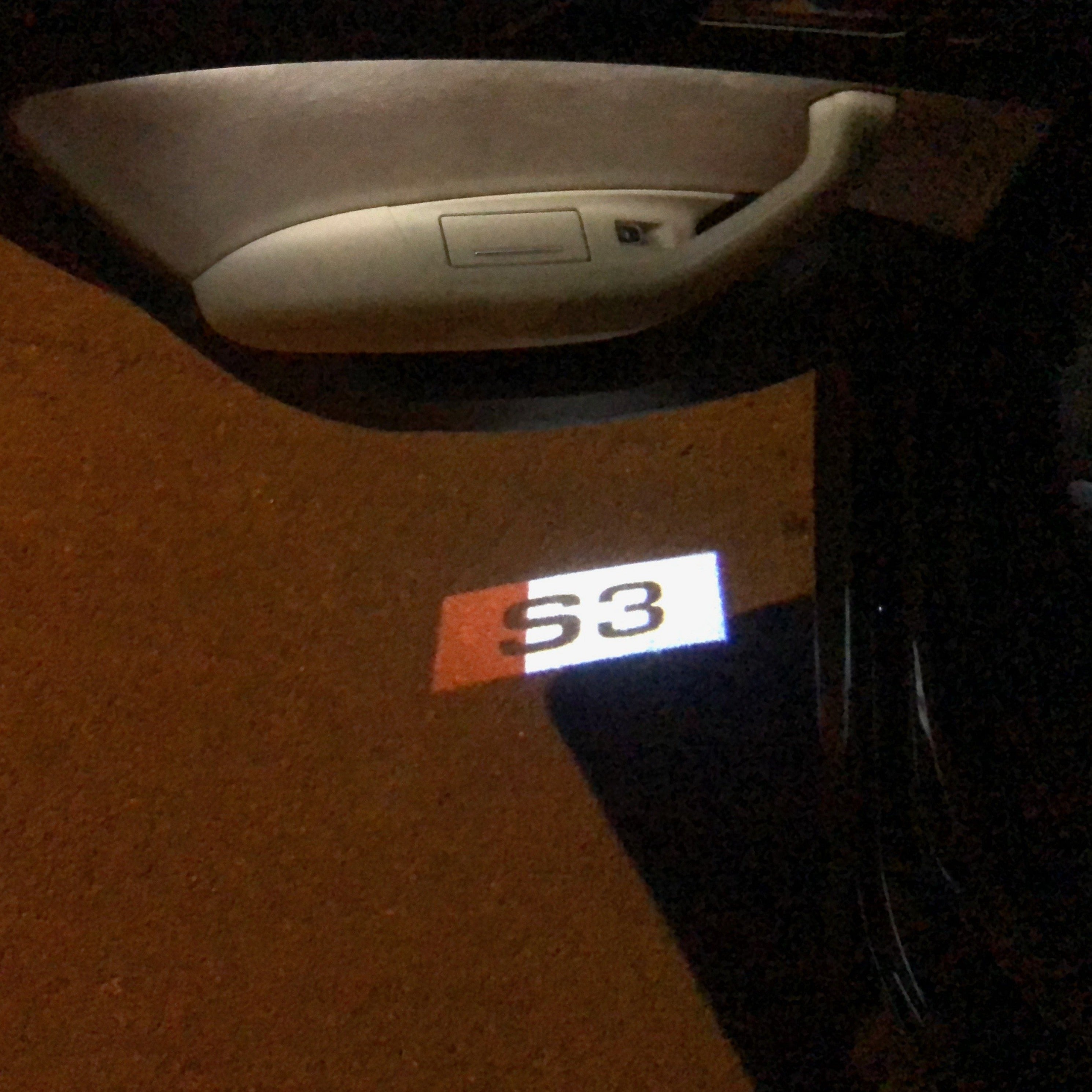 AUDI LOGO PROJECTOT LIGHTS Nr.129 (الكمية 1 = 2 شعار الأفلام / 2 أضواء الباب)