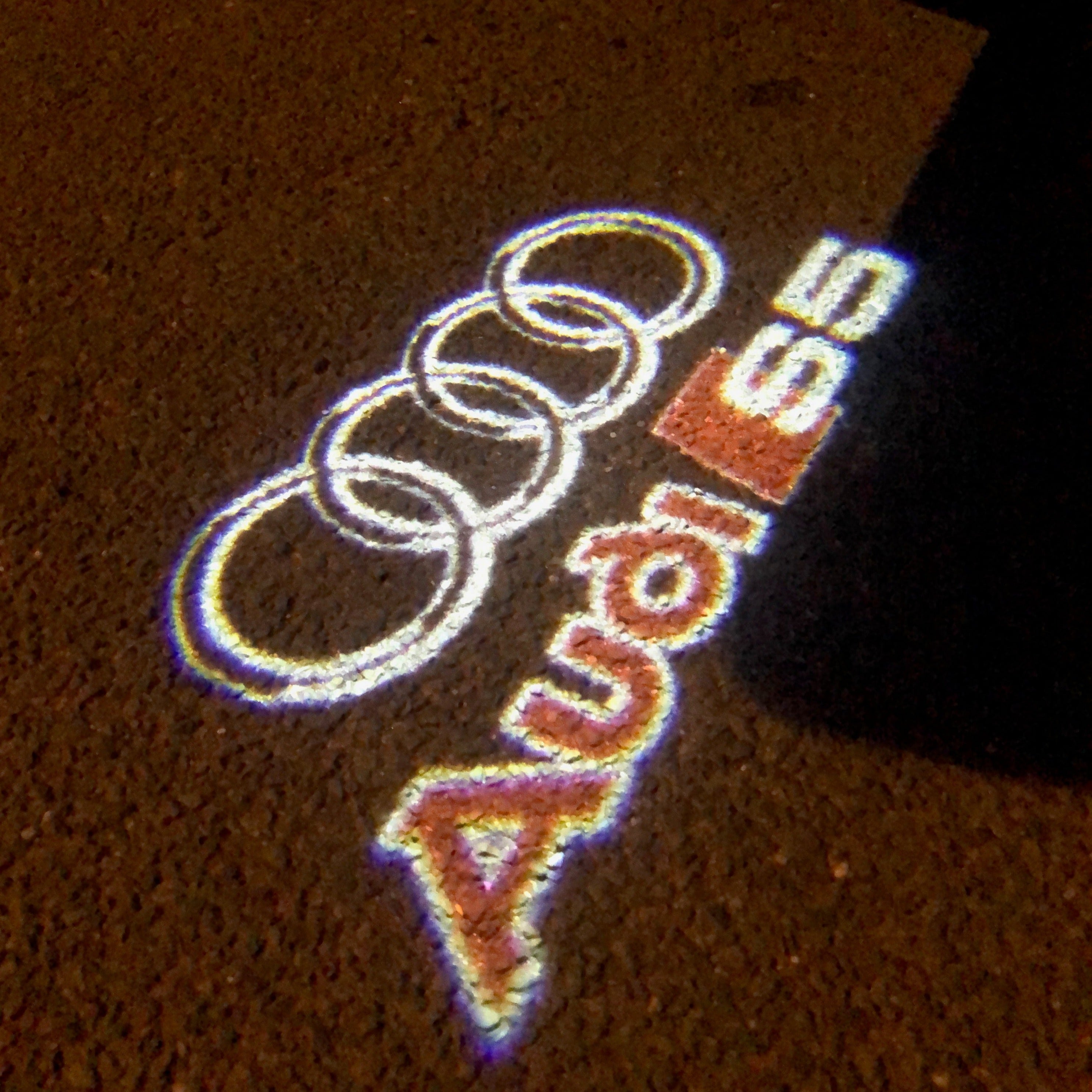 AUDI LOGO PROJECTOT LIGHTS Nr.35 (الكمية 1 = 2 Logo Films /2 أضواء الباب)