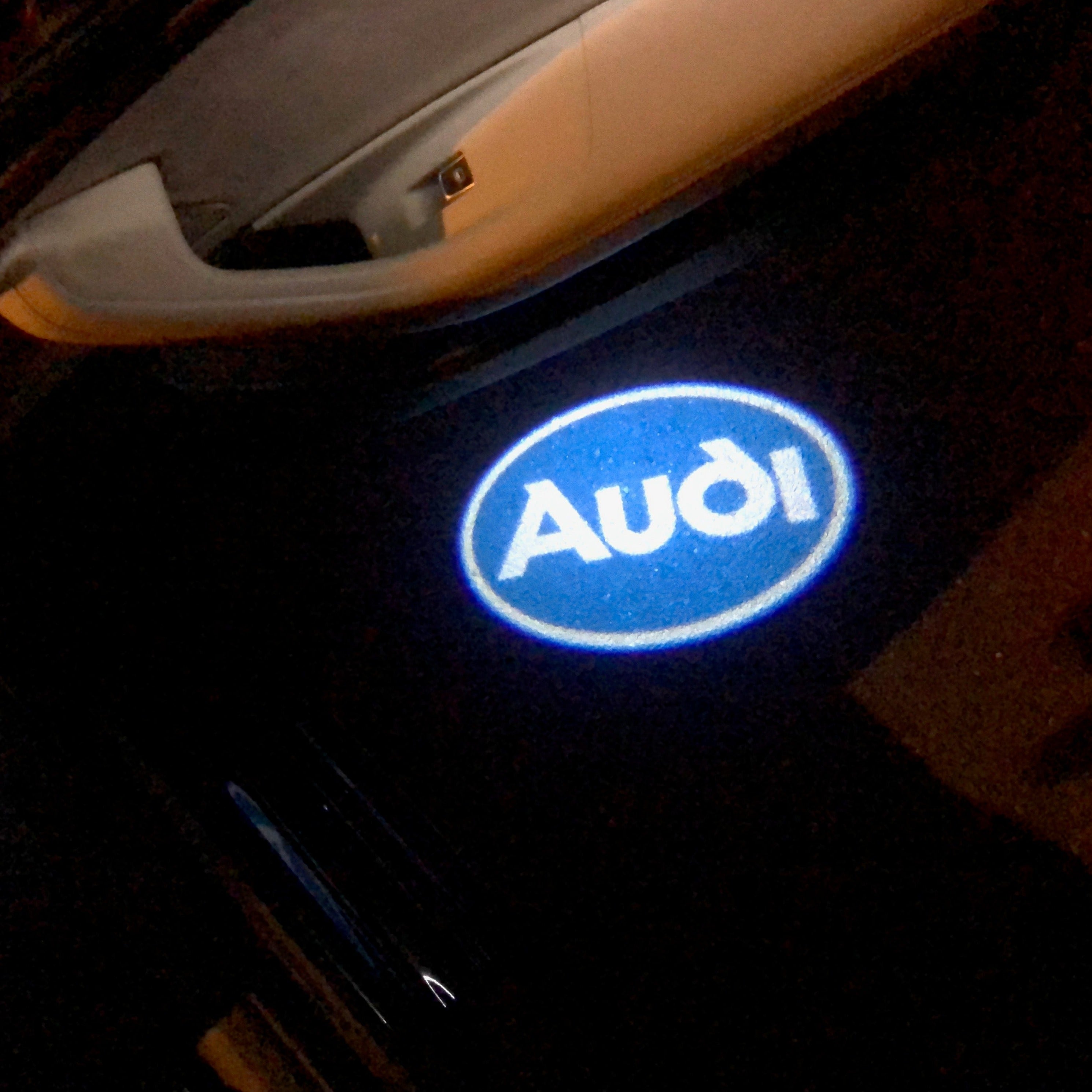 AUDI LOGO PROJECTOT LIGHTS NR. 116 (الكمية 1 = 2 Logo Films /2 door lights）
