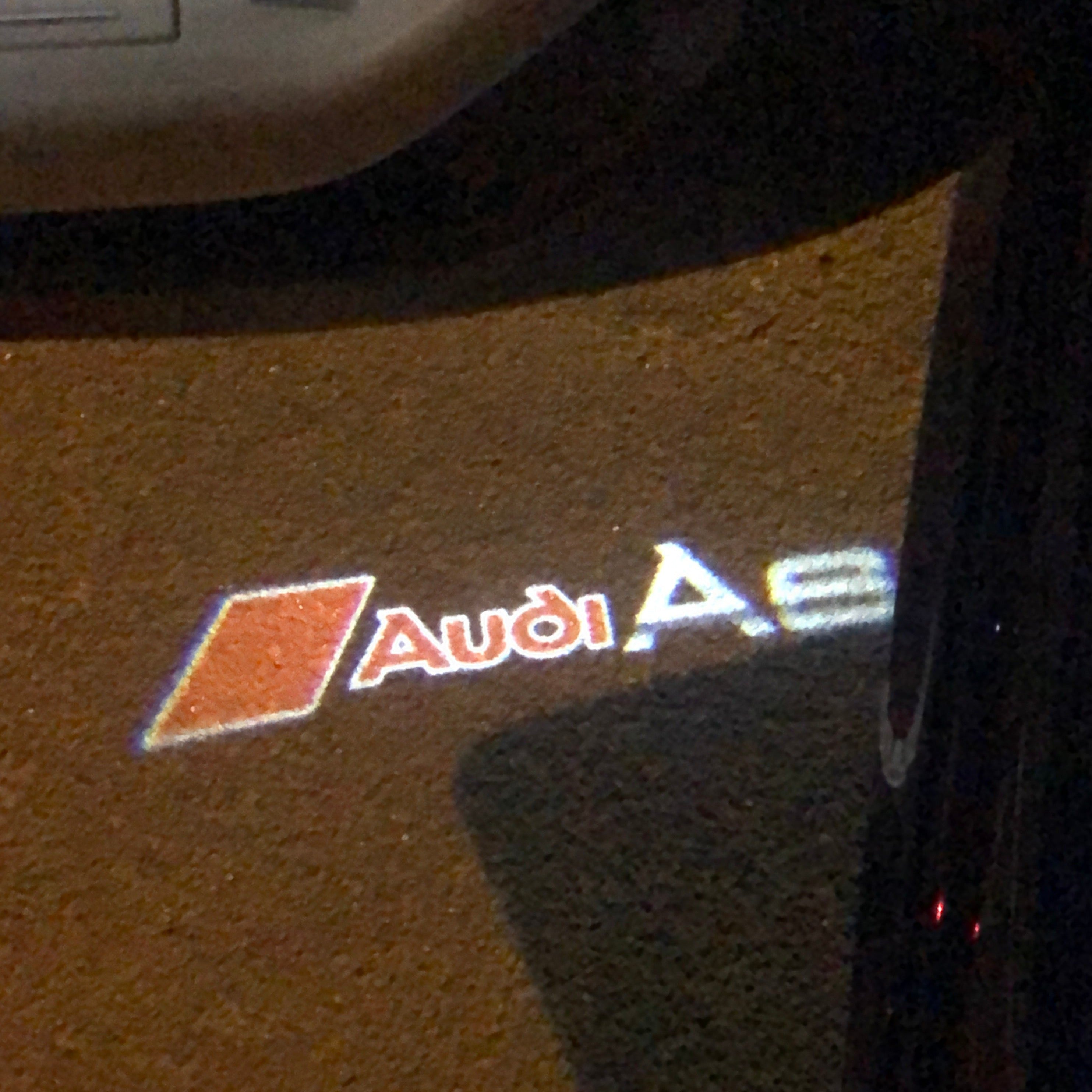 AUDI LOGO PROJECTOT LIGHTS Nr.40 (الكمية 1 = 2 شعار الأفلام / 2 أضواء الباب)
